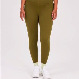 Fern FLOAT High-Rise Leggings in Medium!